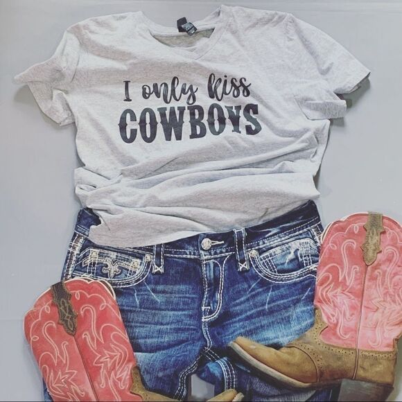 I Only Kiss Cowboys Gray V-neck Graphic Tee - Picture 1 of 4